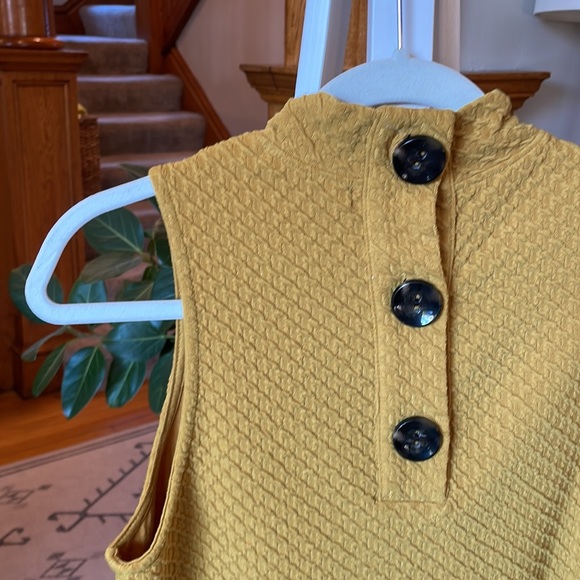 Anthropologie textured mustard yellow sleeveless sweater tank, size medium - Picture 3 of 4